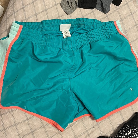 Work out shorts with the underwear lining attached. - Picture 2 of 4